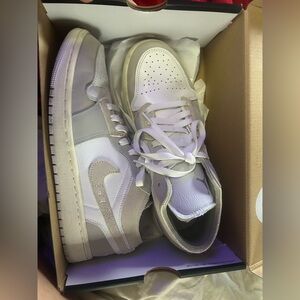 Nike Jordan’s 1 low SE craft